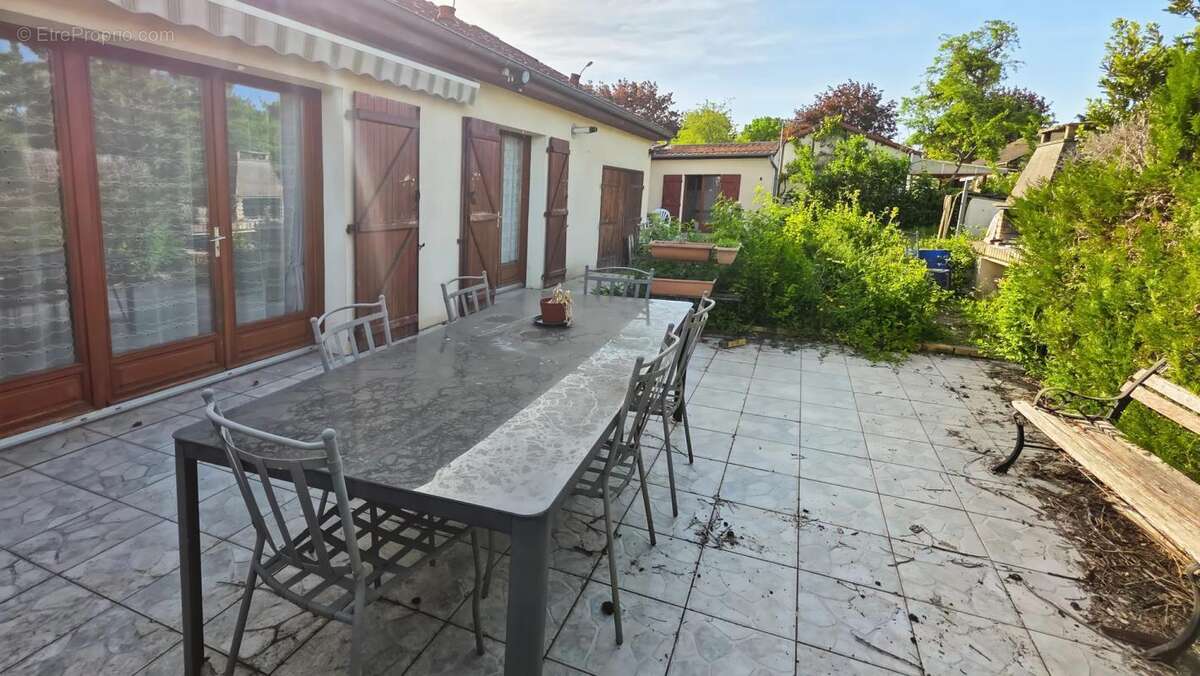 Maison à SAINT-JULIEN-LES-VILLAS