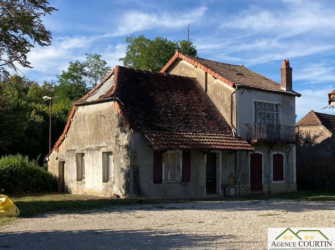 Maison à FRANGY-EN-BRESSE