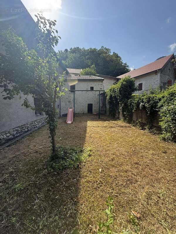Maison 133 m² à Le Gua  - photo 9