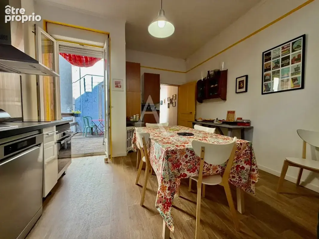 Immeuble de 1900 à Épinal : grand appartement, local et terrasses - photo 4