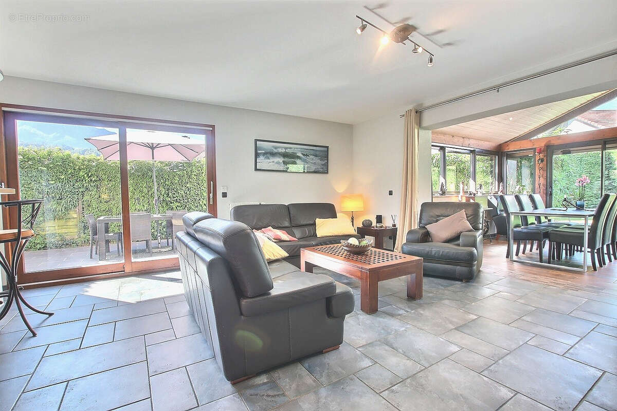 Maison à LA ROCHE-SUR-FORON