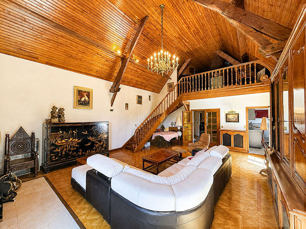 Maison familiale sur terrain de 873 m² - photo 7