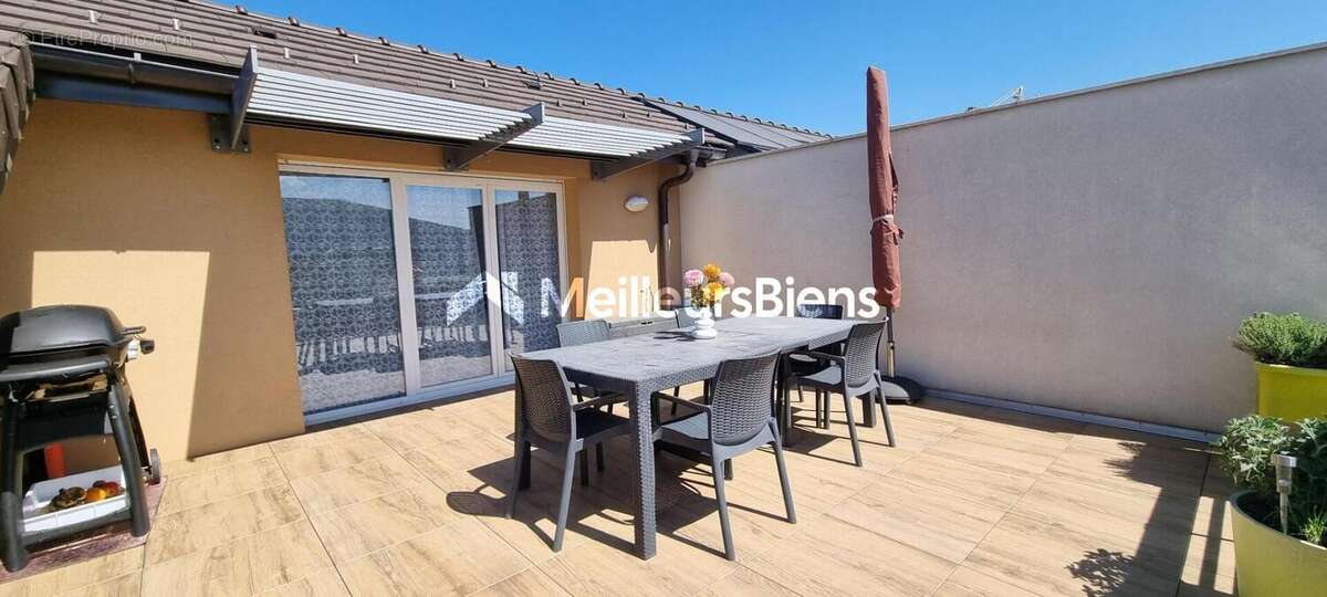 Appartement à VILLE-LA-GRAND