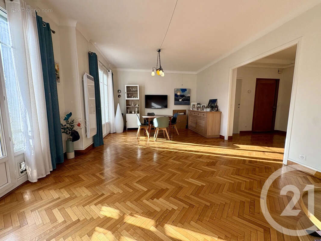 Appartement à MARSEILLE-5E