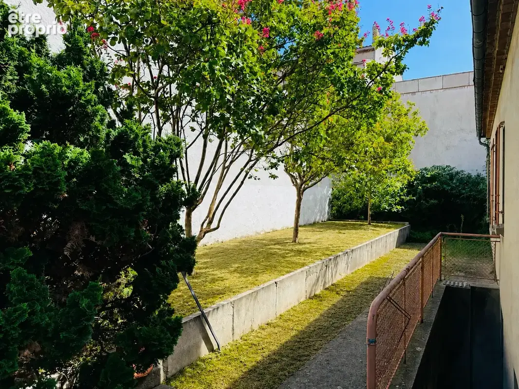Maison de ville avec jardin et garage - photo 2