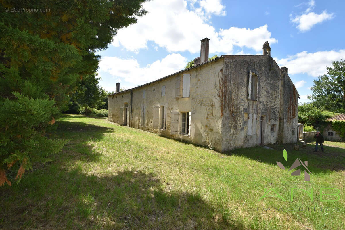 Maison à SAINT-MARTIAL-DE-VITATERNE
