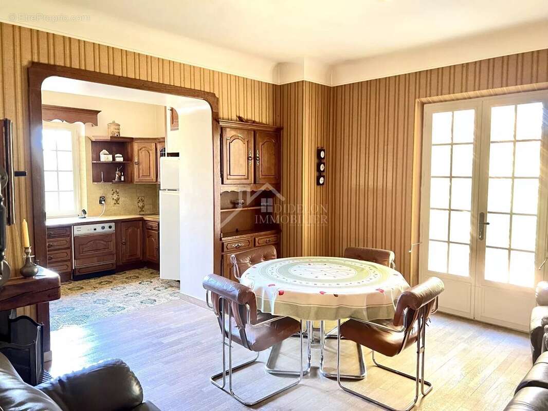 Maison 7 pièces - 310 m² - terrain - photo 2