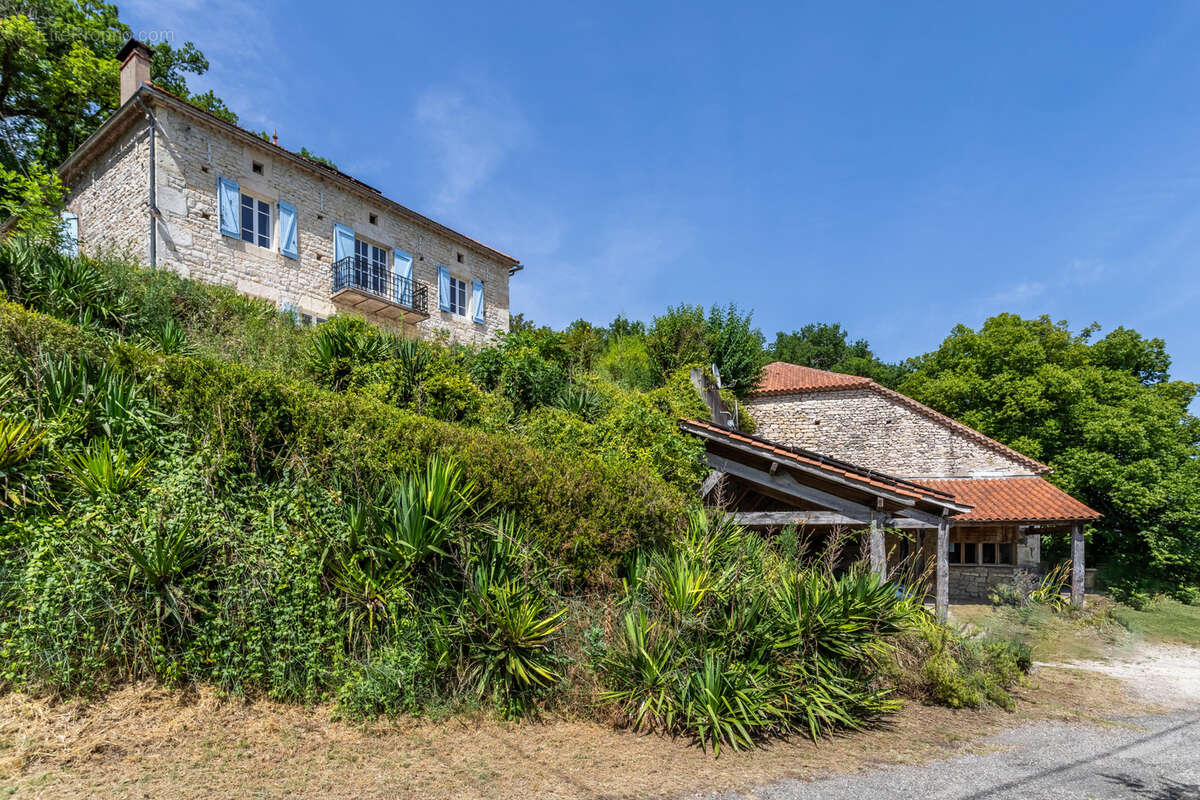 Maison de campagne avec annexes, piscine, grange et vue - photo 6