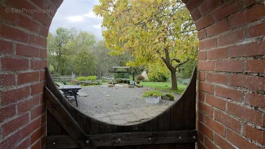 Maison à LUSSAC-LES-EGLISES