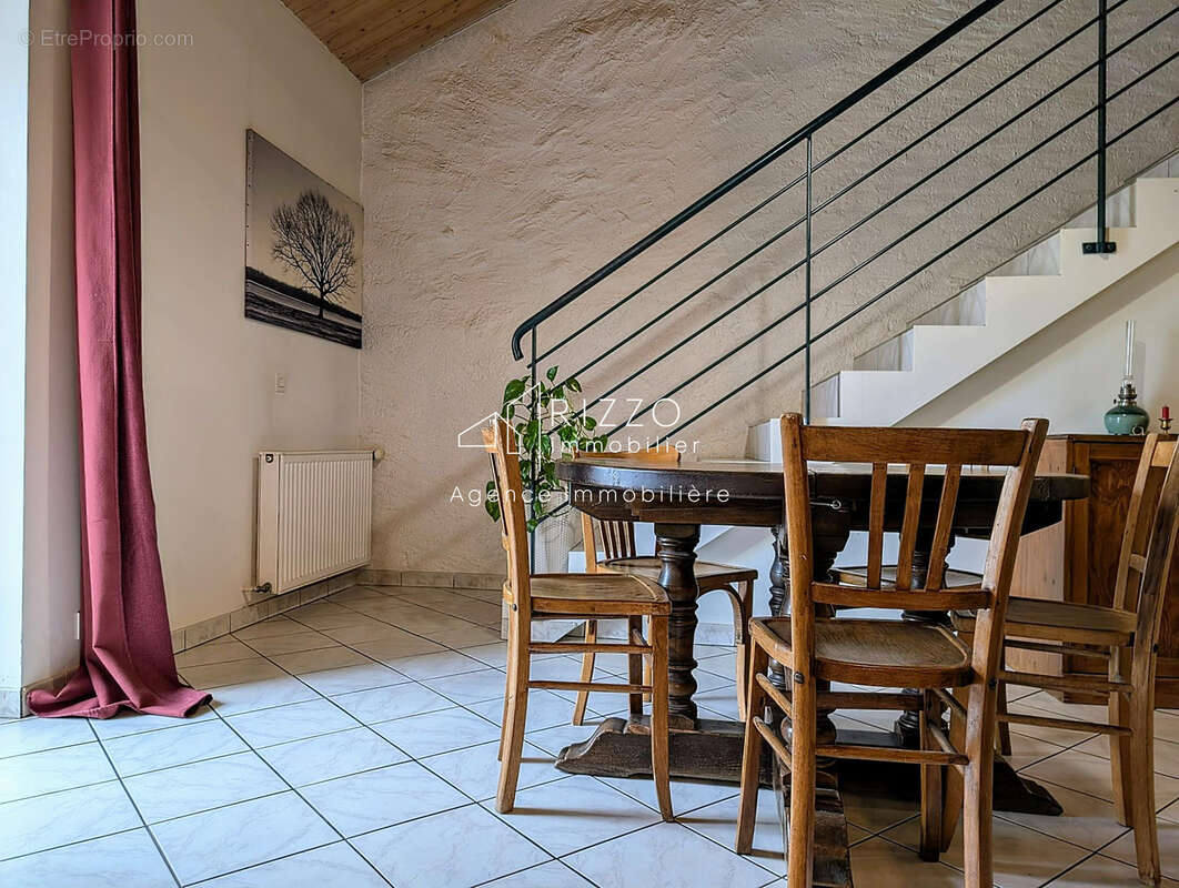Maison à CESSY