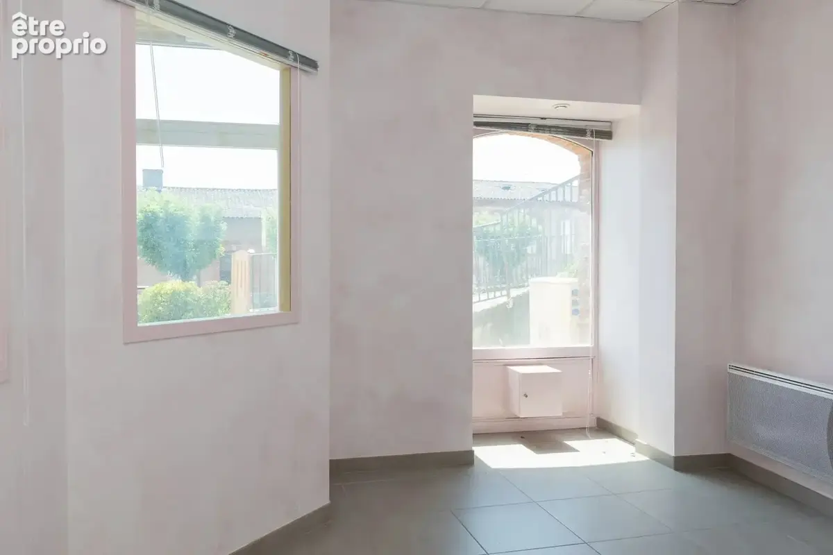 Local professionnel de 68 m² - photo 8