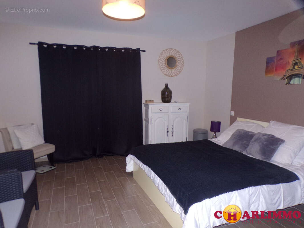 Maison 130 m² à Chabanais  - photo 4