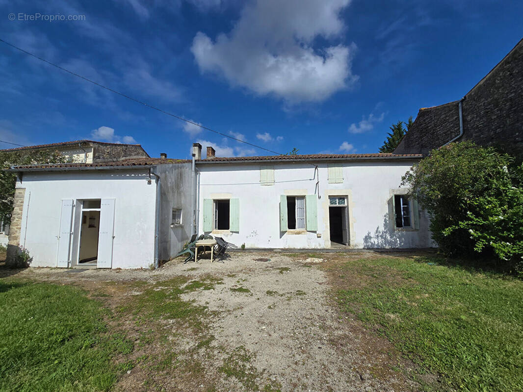 Maison à LOZAY