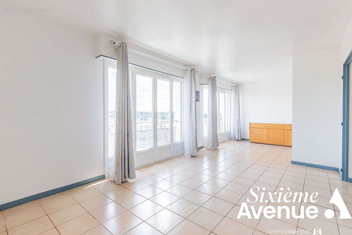 Appartement à CHILLY-MAZARIN