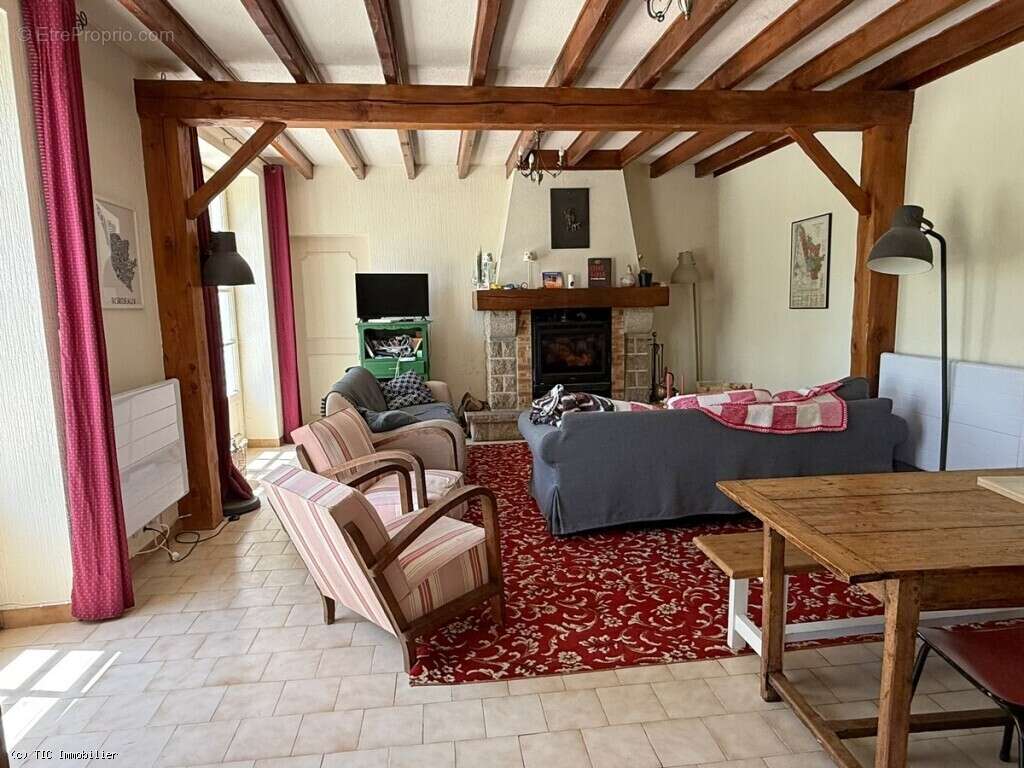 Maison à NANTEUIL-EN-VALLEE