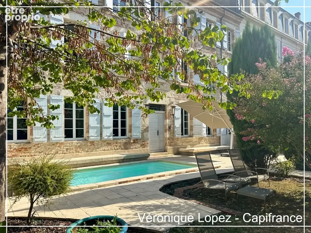 Agen quartier Préfecture, élégante demeure du XIXe siècle de 292 m² avec ascenseur, jardin, garage et piscine - photo 31