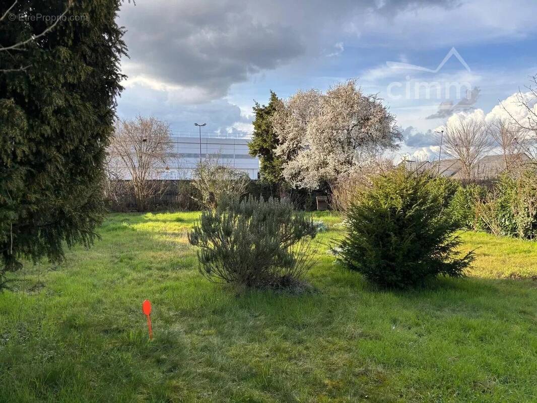 Terrain à JOUE-LES-TOURS