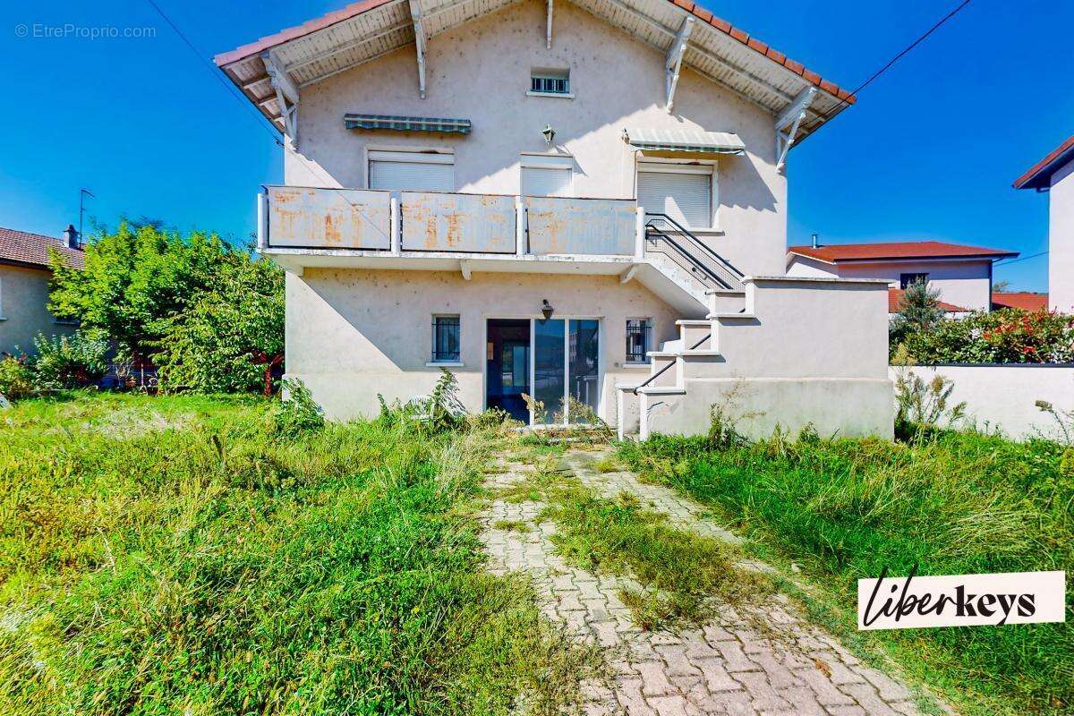 Maison à LES ROCHES-DE-CONDRIEU