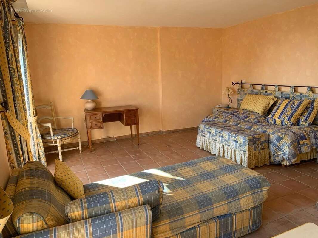 Maison à LES ISSAMBRES