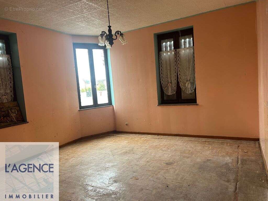 Maison à COUCY-LES-EPPES