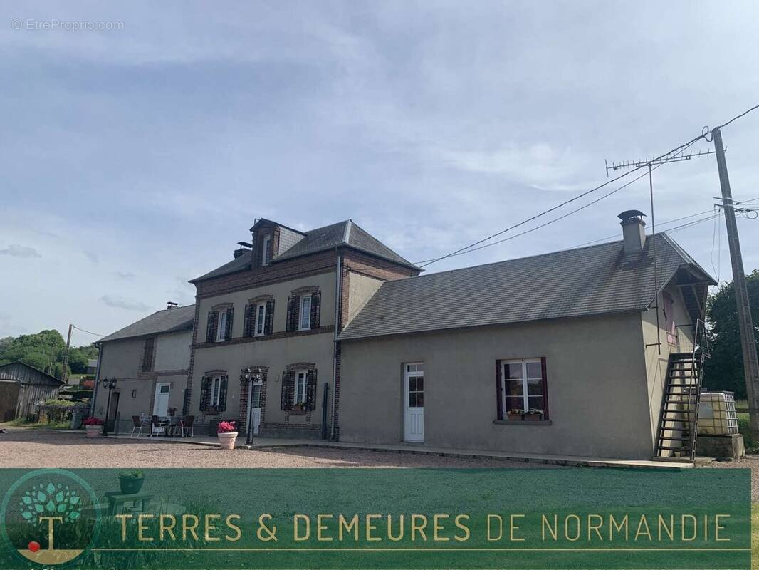 Maison à SAINT-PIERRE-DE-MAILLOC