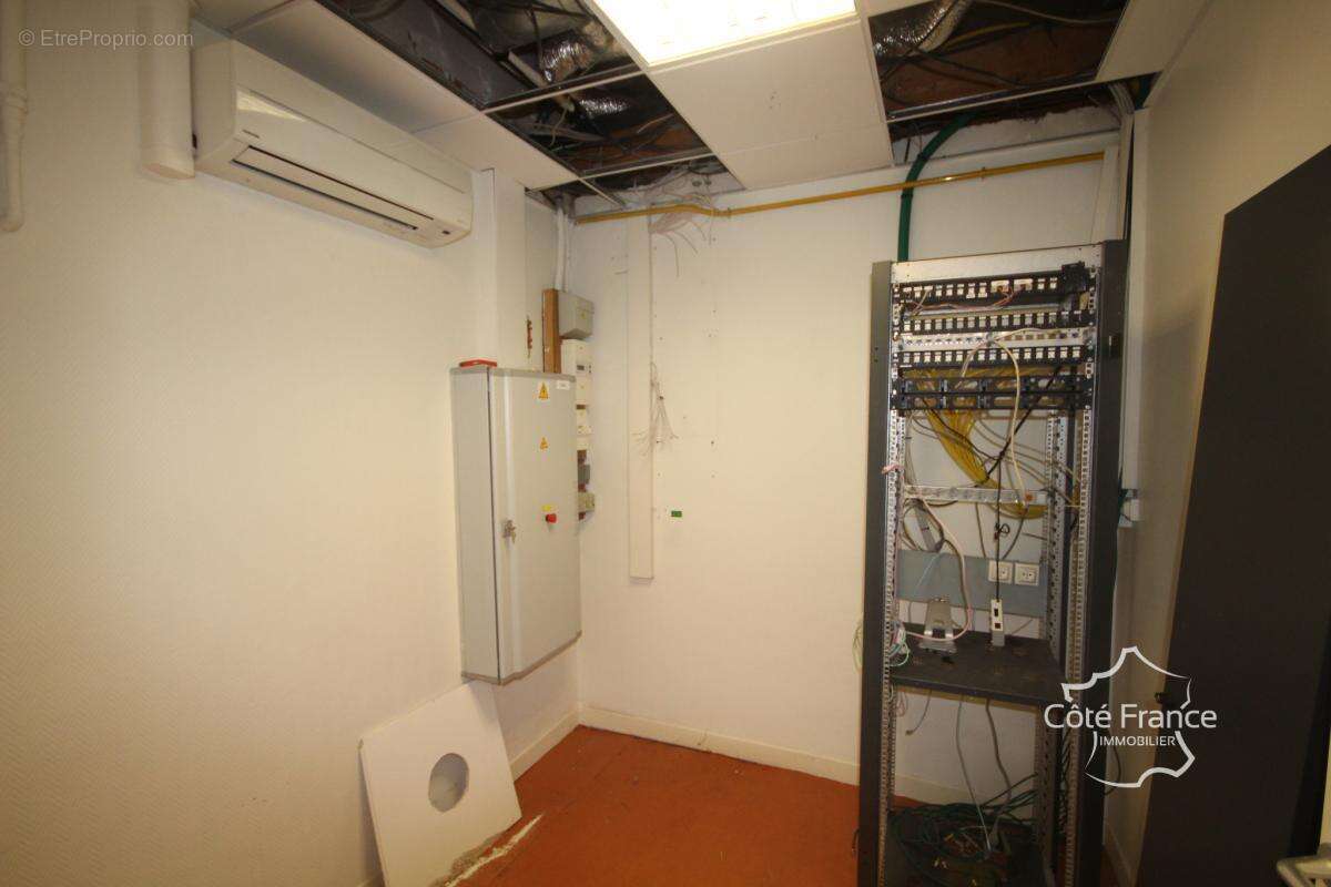FUMAY Grand local commercial  de 218 m2 - photo 13