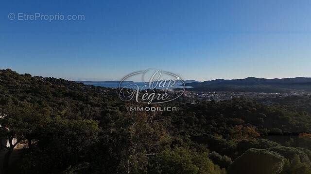 Terrain à BORMES-LES-MIMOSAS
