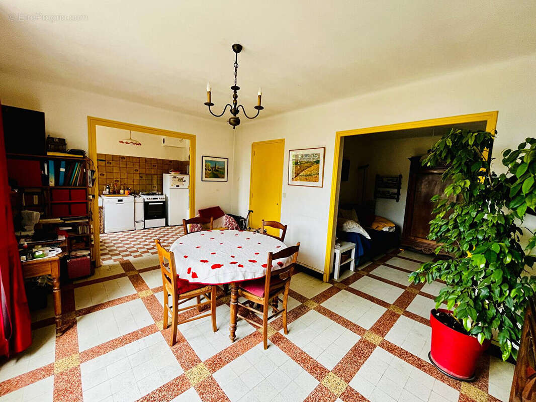 Maison à VALREAS