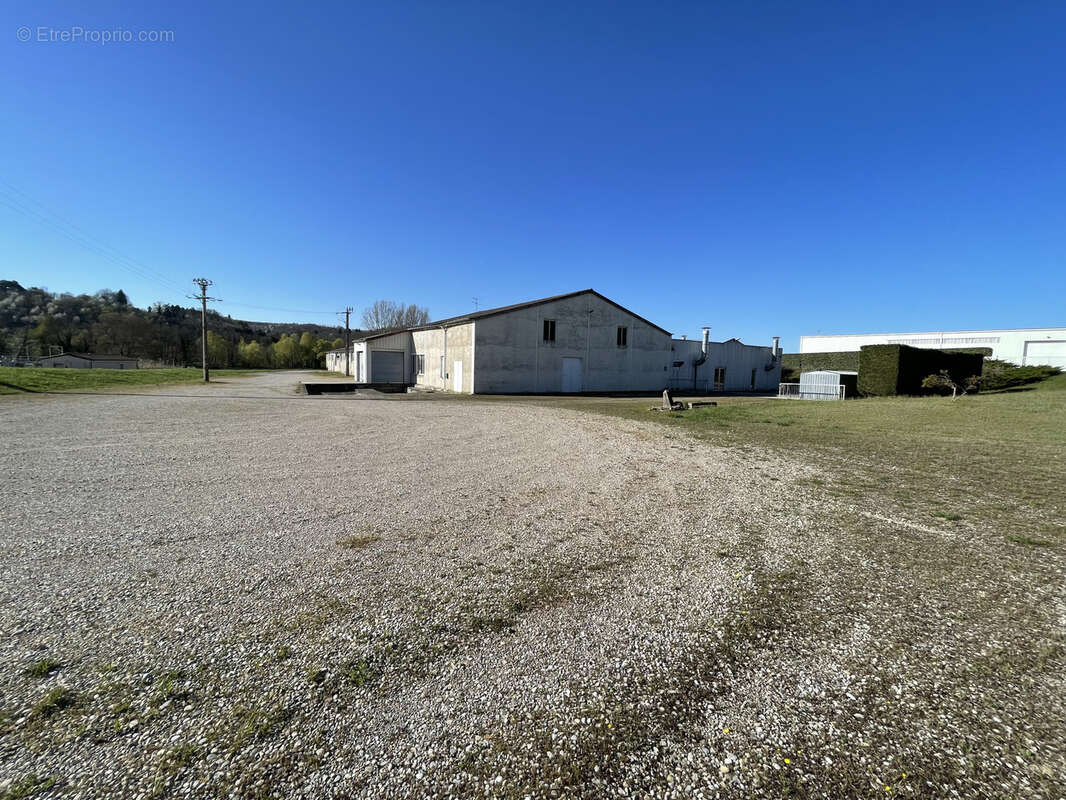 Commerce à HAUTERIVES