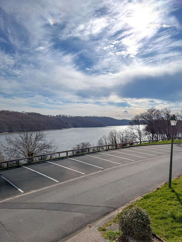 Commerce à SAINT-ETIENNE-CANTALES