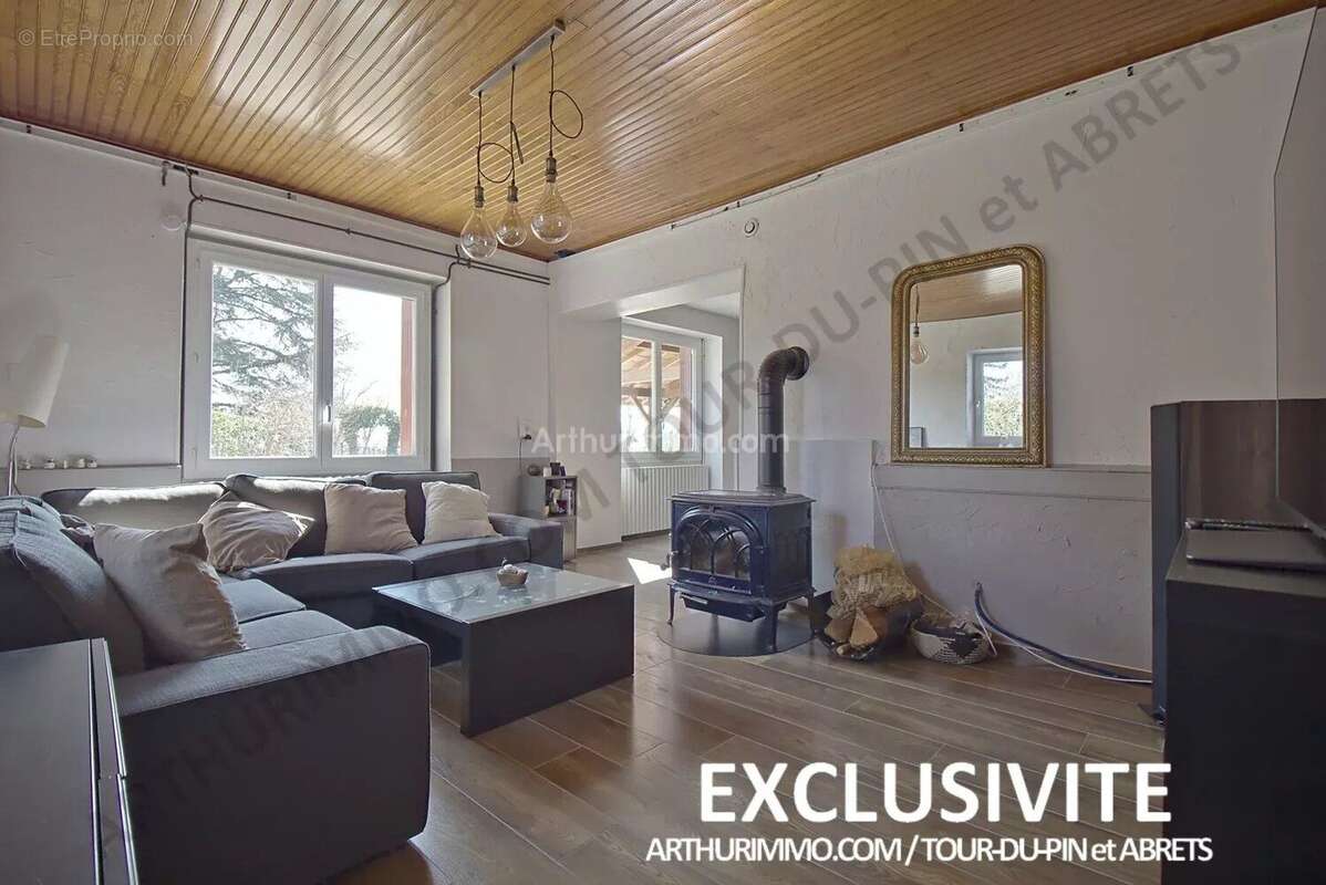 Maison à LA TOUR-DU-PIN
