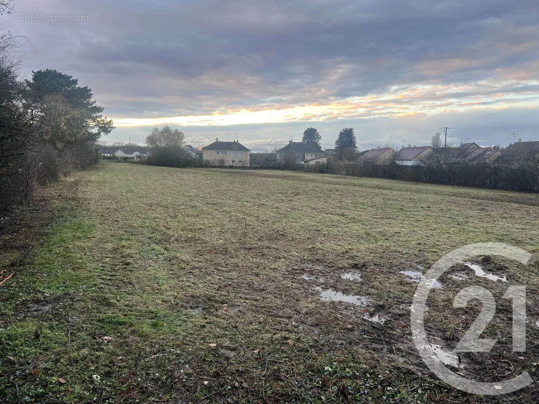 Terrain à GURGY