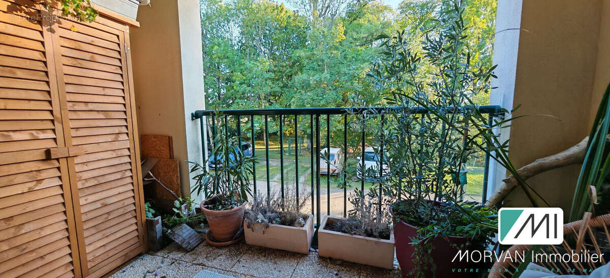 Appartement à LE MESNIL-SAINT-DENIS