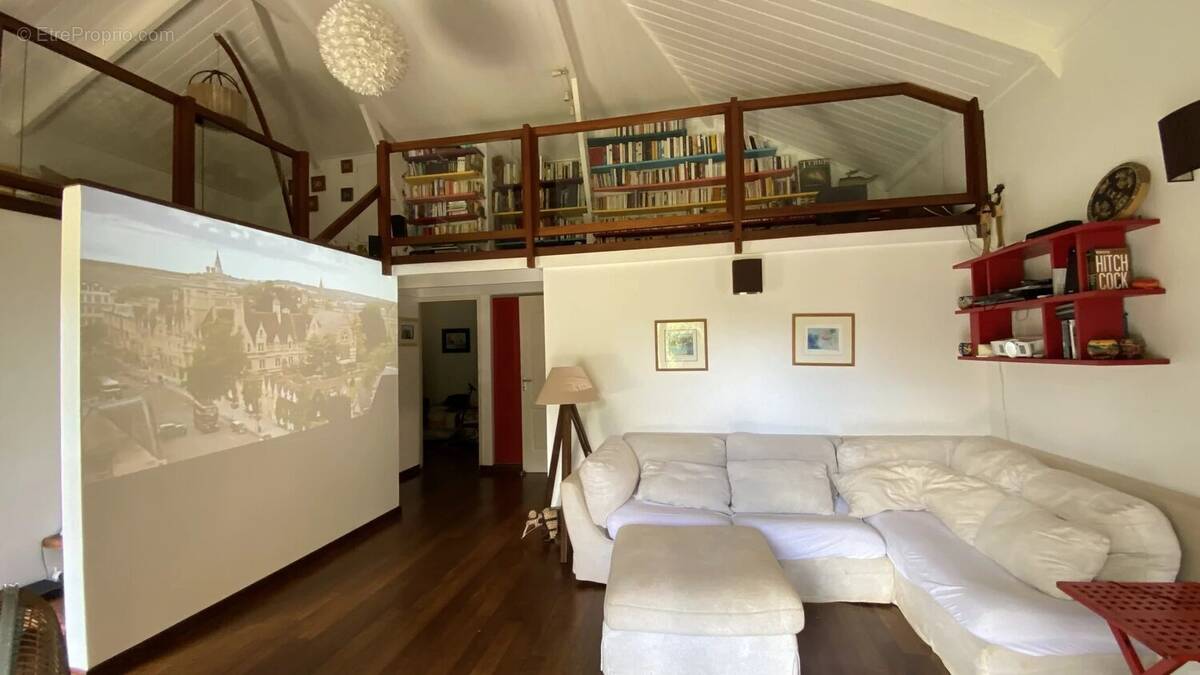 Maison à REMIRE-MONTJOLY