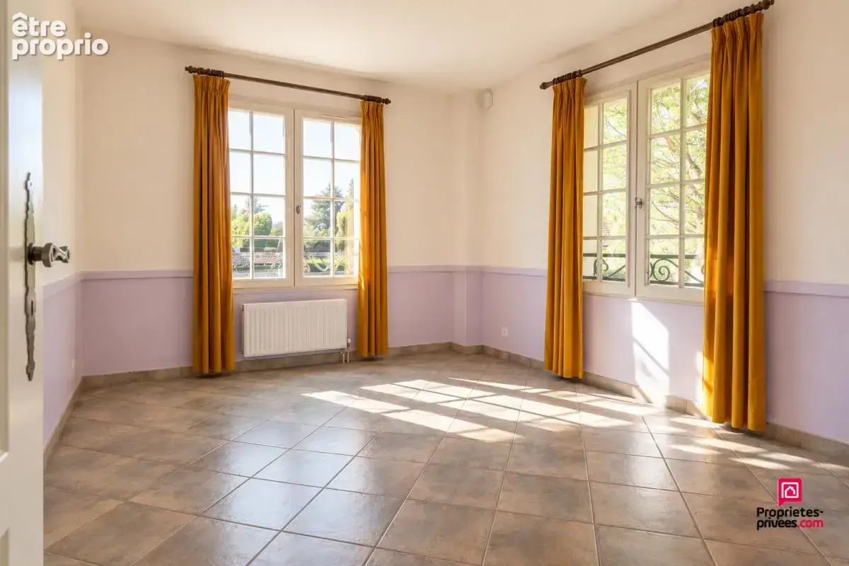 SOLAIZE - Maison de caractère avec sous-sol et terrain piscinable - photo 7