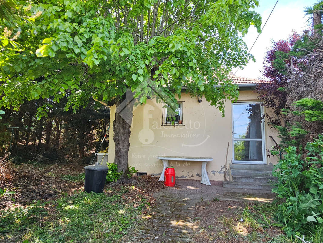 Maison à DOMPIERRE-SUR-BESBRE