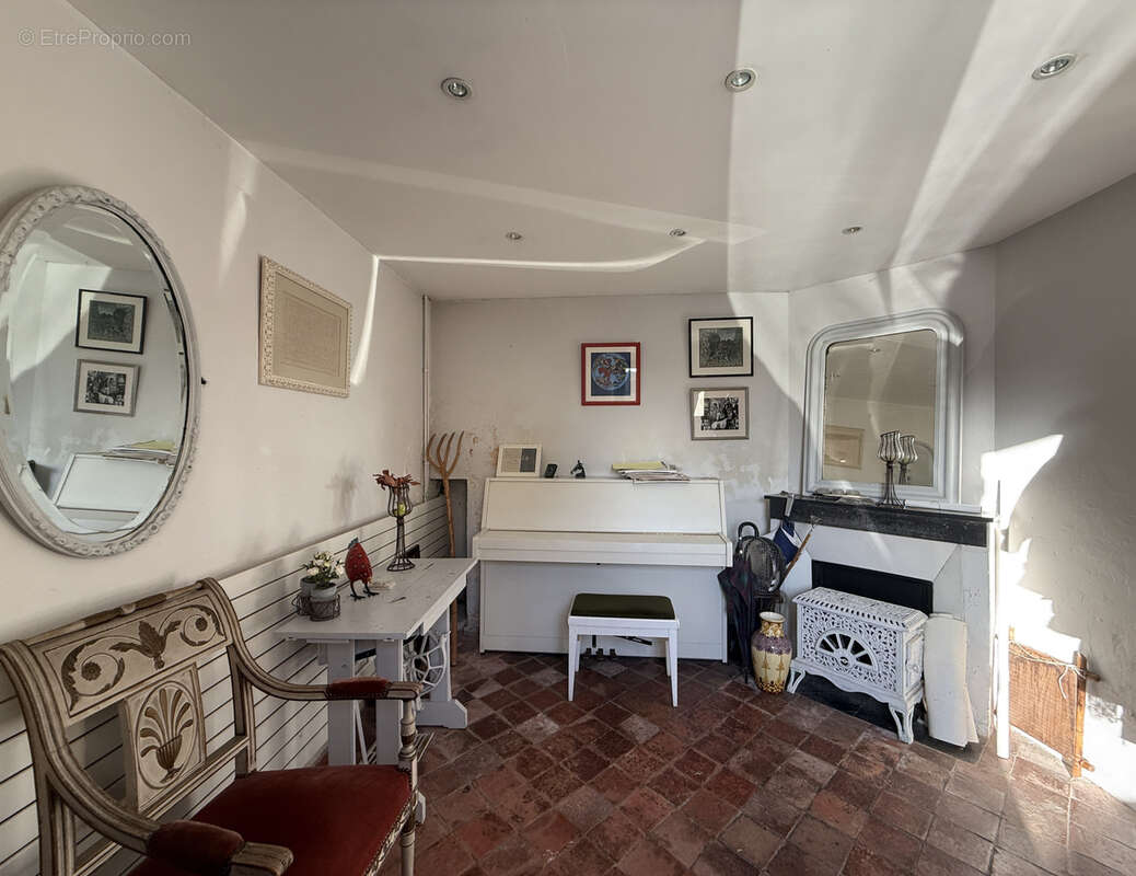 Maison à VERT-SAINT-DENIS