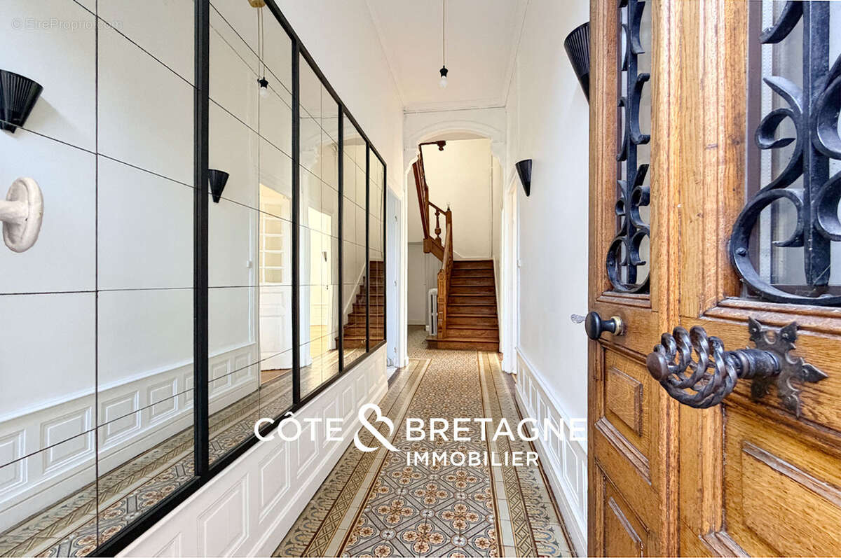 Maison bourgeoise de caractere à vendre à saint-brieuc avec jardin clos  réf : 2026143 - photo 3