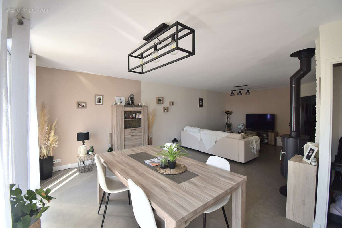 Maison à AIGREFEUILLE-SUR-MAINE