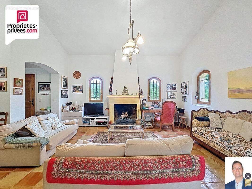 Maison à SAINT-CEZAIRE-SUR-SIAGNE