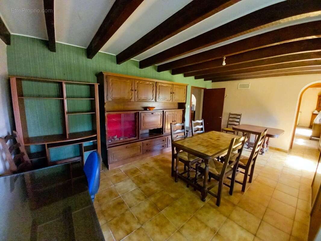 À seulement 10 minutes de Cognac  Grande maison familiale de 215 m² avec terrain constructible de 2 500 m²  DPE C - photo 6