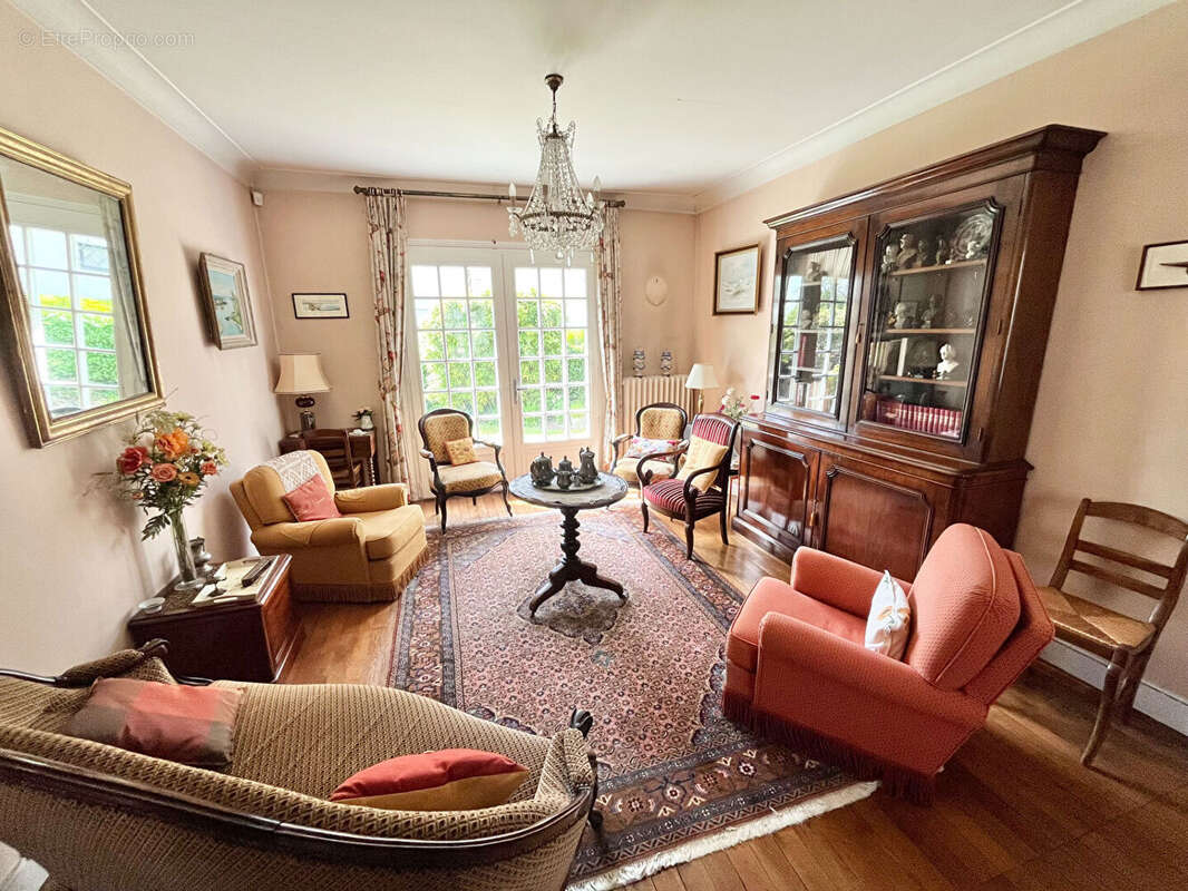 Maison à SAINT-CYR-SUR-LOIRE