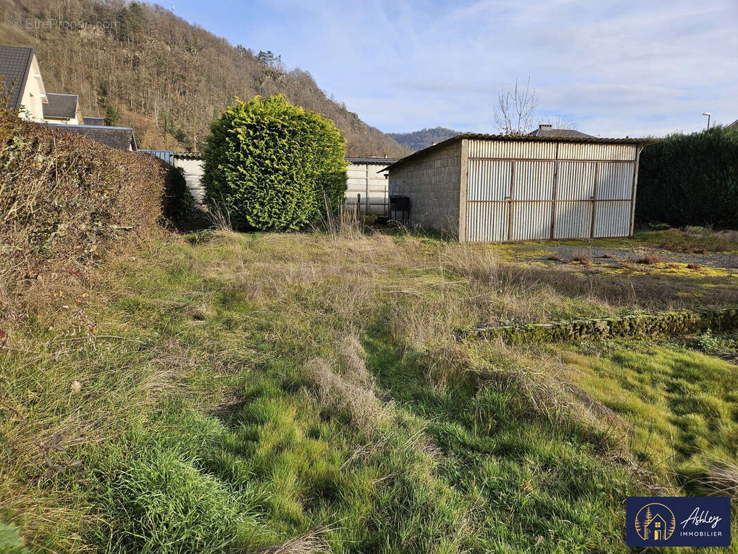 Maison 4 pièces CHAMPS-SUR-TARENTAINE (Cantal) - Maison à CHAMPS-SUR-TARENTAINE-MARCHAL
