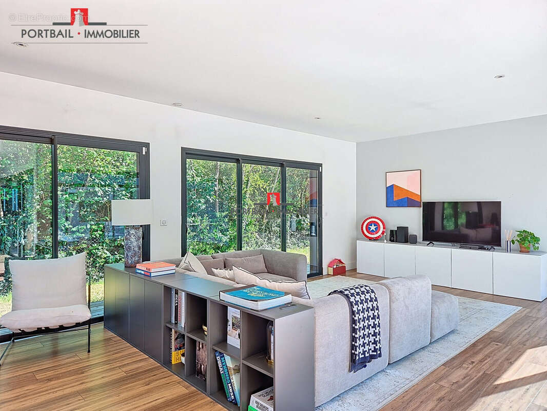 Maison à AMBARES-ET-LAGRAVE