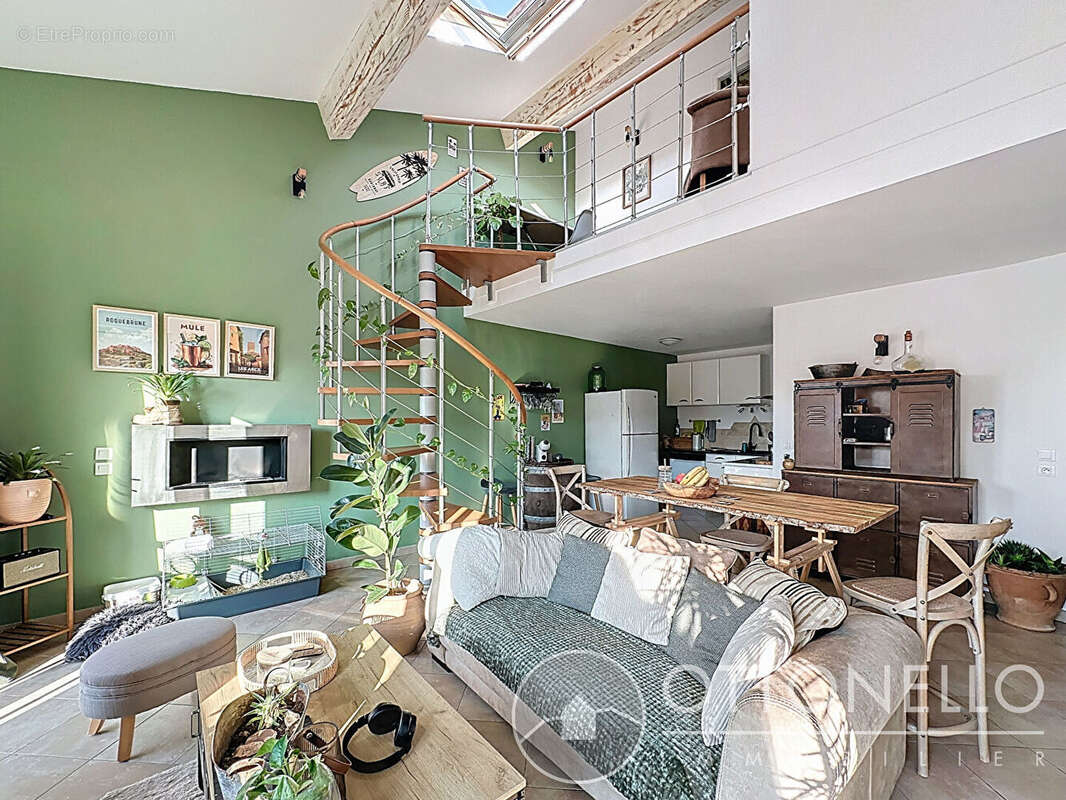 Appartement à ROQUEBRUNE-SUR-ARGENS
