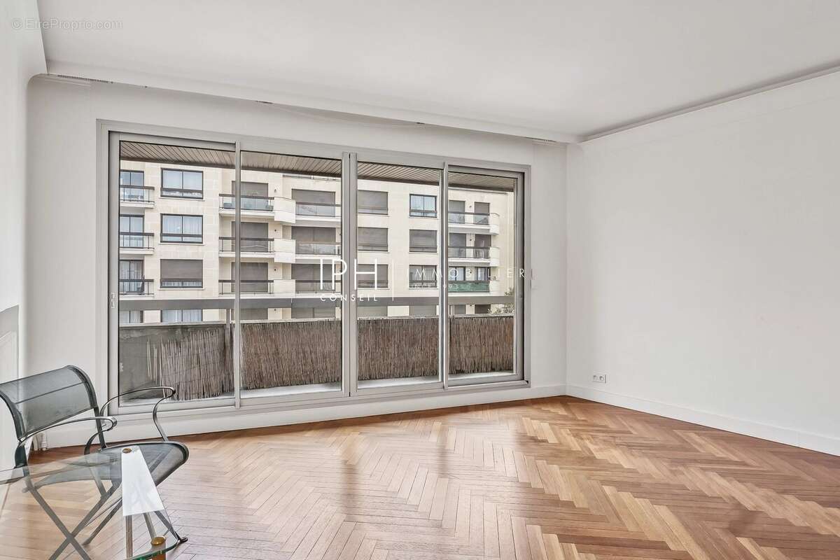 Appartement à NEUILLY-SUR-SEINE