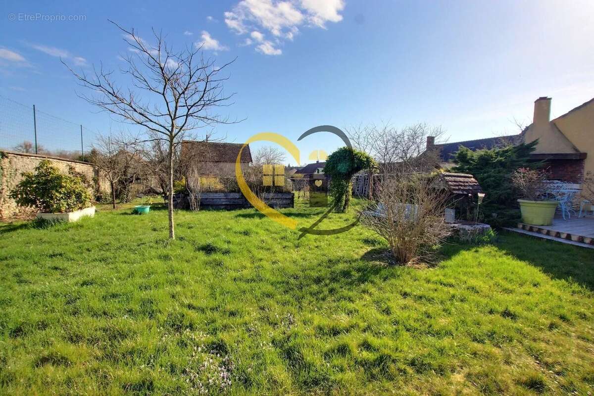 Maison à MEHUN-SUR-YEVRE