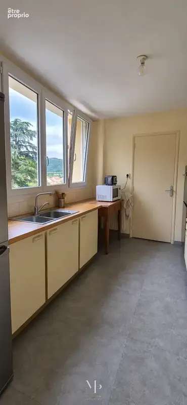 Appartement T5   86 m2   Dernier étage   Immeuble entièrement rénové énergétiquement DPE C A Saint-Vallier - photo 4