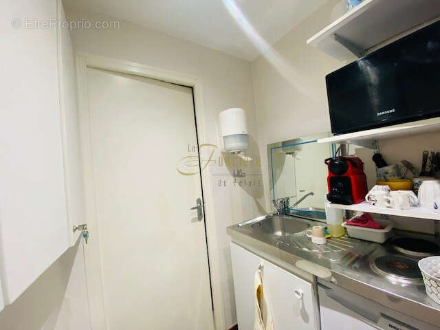 Local commercial avec grande vitrine de 9 mètres rue d'Auron - photo 7