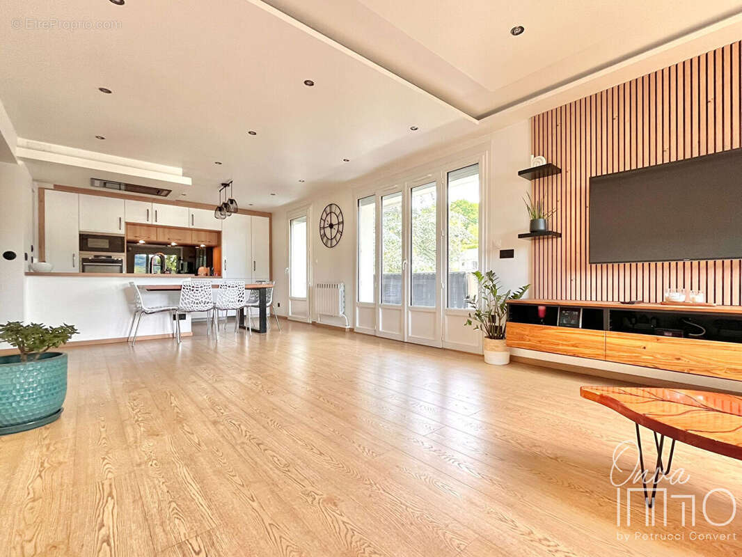 Fontaines-sur-Saône - T3 de 80 m² entièrement rénové avec balcon - photo 3